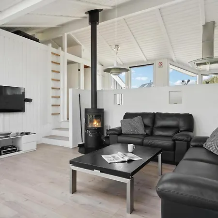 3 Bedroom Stunning In Ringkobing Holiday home Sondervig